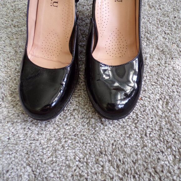 Anyi Lu Italian black patent leather pumps 37.5 - Picture 3 of 11
